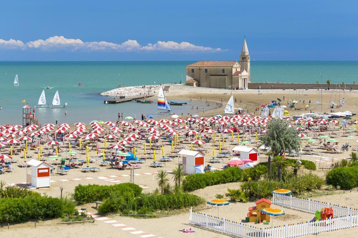 Ampio Bilocale Caorle Lungomare Levante Dış mekan fotoğraf