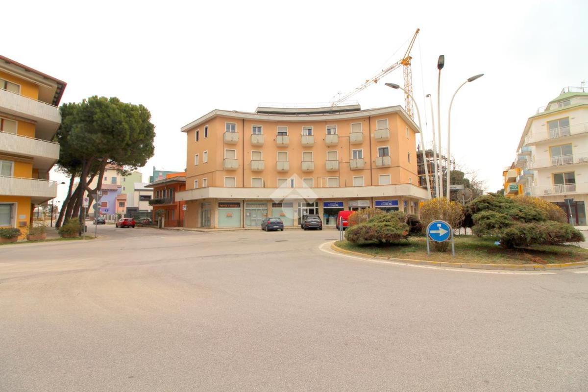 Ampio Bilocale Caorle Lungomare Levante Dış mekan fotoğraf